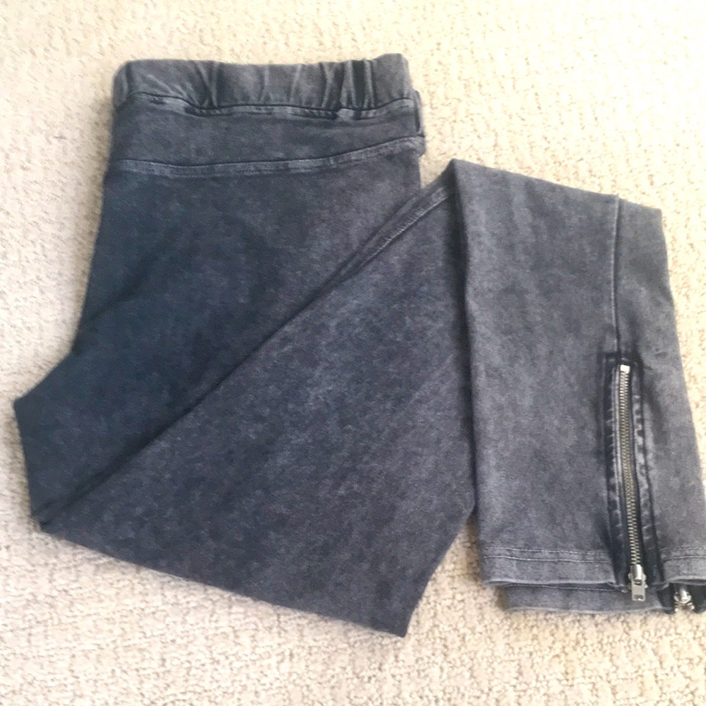 H&M Black Leggings - Stretchy & Stylish!
